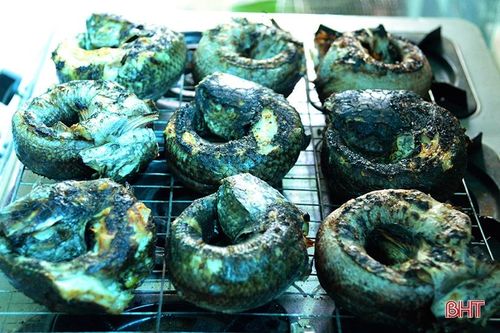 Hấp dẫn món cá tràu kho 'queo' trong nồi đất ở Hà Tĩnh