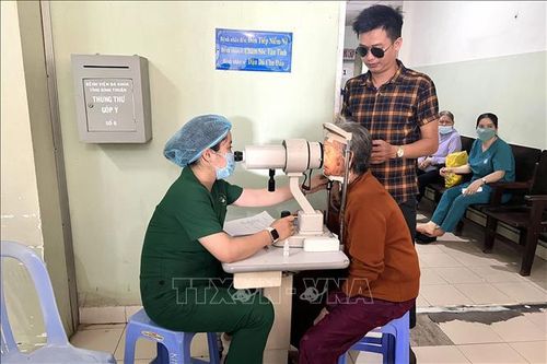 Phẫu thuật mắt miễn phí cho người nghèo tại Bình Thuận