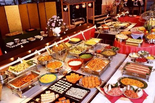 Nhân viên nhà hàng buffet lâu năm tiết lộ: 4 cách giúp bạn ăn buffet thông minh không lo bị thiệt thòi