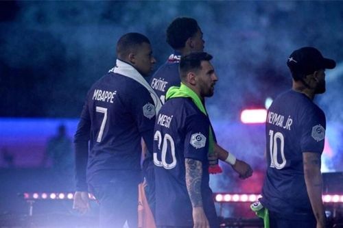 Messi bị la ó trong ngày chia tay, PSG thất trận ngay trên sân nhà