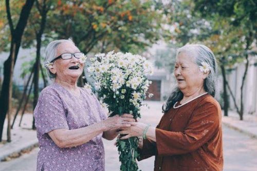 Về già, dù có tiền hay không, hãy kịp thời làm ba điều này với con cháu