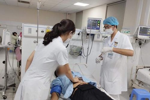 Hai người nhập viện cấp cứu sau khi ăn thịt và trứng cóc