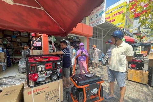 Quảng Ninh: Máy phát điện, quạt tích điện đắt khách