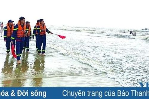 Những đôi mắt hướng biển