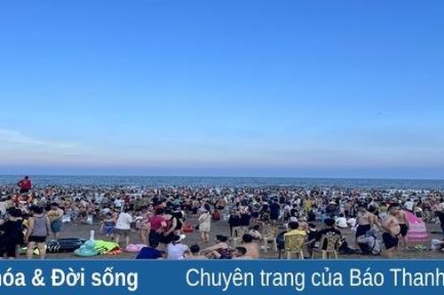 Bãi biển Sầm Sơn 'thất thủ' dịp cuối tuần