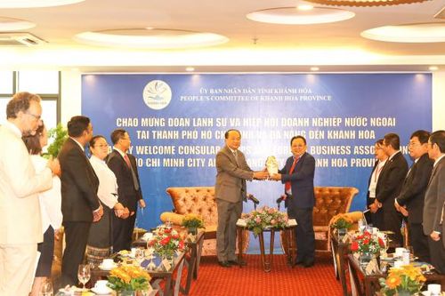 Ông Lê Hữu Hoàng tiếp Tổng lãnh sự các nước