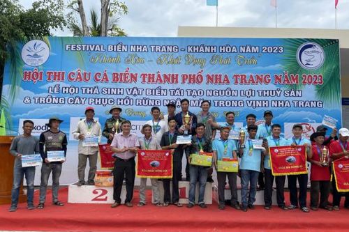 100 cần thủ tham gia Hội thi Câu cá biển TP. Nha Trang