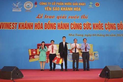 Trao giải Cuộc thi 'Sanvinest Khánh Hòa đồng hành cùng sức khỏe cộng đồng'