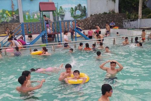 Thành phố Lào Cai: Cần thêm bể bơi cho trẻ