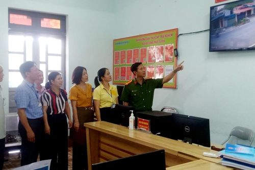 Ra mắt mô hình camera giám sát, bảo đảm an ninh, trật tự thị trấn Phố Lu
