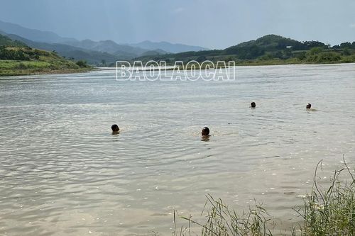 Xã Bảo Hà: Cháu bé 14 tuổi bị mất tích khi tắm trên sông Hồng
