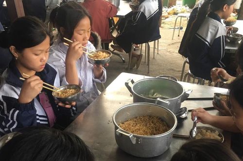 534 trẻ em được nhận hỗ trợ từ Chương trình 'Gói mì hạnh phúc'