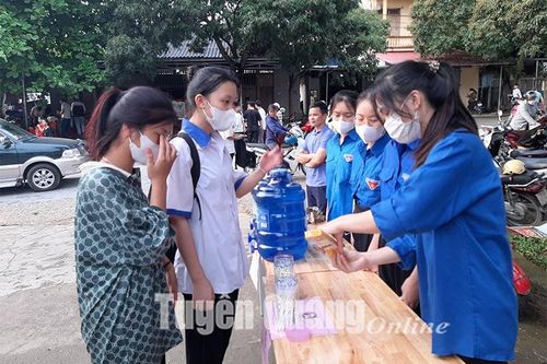 Hơn 500 tình nguyện viên tiếp sức kỳ thi tuyển sinh vào lớp 10