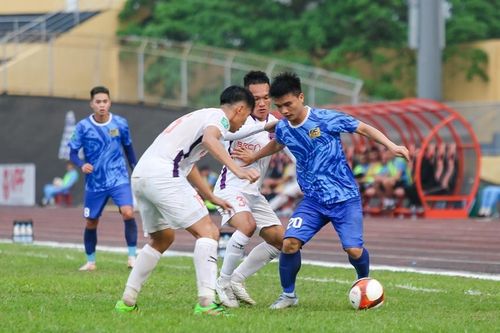CLB Huế hòa khó nhọc và 'rơi tự do'