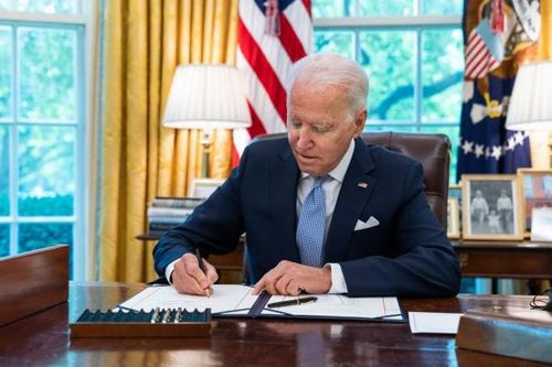 Ông Biden ký ban hành luật nâng trần nợ công sau nhiều tuần tranh cãi