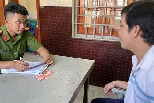 Dùng 'sổ đỏ' giả để lừa đảo 400 triệu đồng