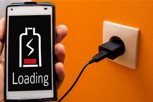 Bé trai 7 tuổi bị điện giật tử vong khi sạc pin điện thoại