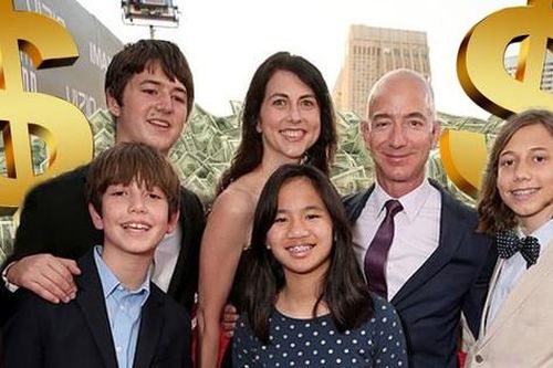 Con gái nuôi 'bí ẩn' sẽ thừa kế ¼ tài sản của tỷ phú Jeff Bezos: 'Phải' tiêu hết 1,1 tỷ đồng/tuần, sắp xuất hiện trước công chúng với vai trò mới