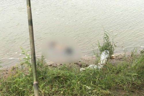 Tìm thấy thi thể cháu bé đuối nước trên sông Hồng