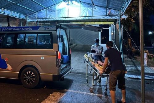 Bất ngờ bị chém khi đi mua kem cho cháu