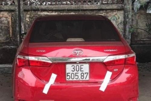 Chủ tịch xã ở Hà Nội uống rượu, đi ôtô biển số giả