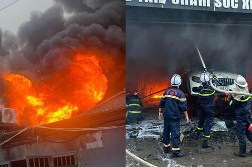 Cháy dữ dội tại tiệm sửa chữa ô tô ở Cầu Diễn