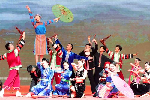 'Một rừng cây, một đời người': Tiếng nói từ trái tim của những người làm nghệ thuật bảo vệ môi trường