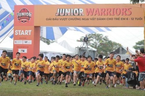 Hàng nghìn 'chiến binh nhí' tham gia chạy vượt chướng ngại vật
