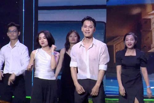 Chủ tịch ACB Trần Hùng Huy nhảy 'dưới mưa': 'Soi' profile 'khủng'