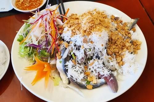 Tận mắt đặc sản 'ăn tươi nuốt sống' hút khách ở Phú Quốc