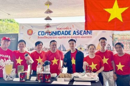 Đại sứ quán Việt Nam tại Brazil tham gia Hội chợ văn hóa và ẩm thực quốc tế 2023