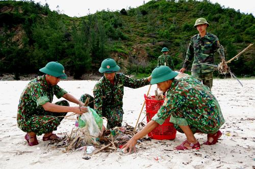 Chung tay hành động vì biển xanh, sạch, đẹp
