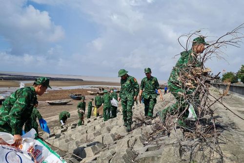 Để biển 'hát mãi khúc tình ca' trong mùa du lịch