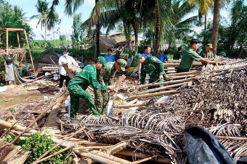 BĐBP Sóc Trăng giúp nhân dân khắc phục hậu quả thiên tai
