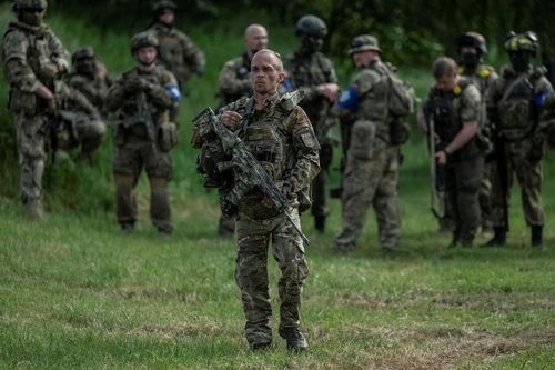 Nhóm chiến binh thân Ukraine bắt binh lính Nga, tiếp tục tấn công Belgorod