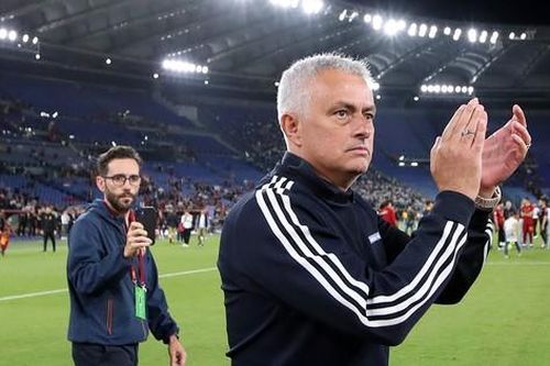 Mourinho đưa ra thông điệp thể hiện lòng trung thành với Roma
