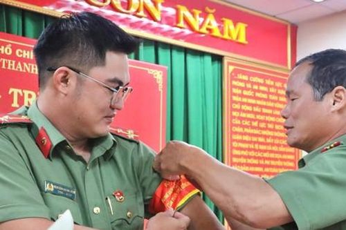 Công an TPHCM tăng cường cán bộ trẻ cấp căn cước cho người dân