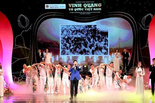 'Vinh quang Tổ quốc Việt Nam' - Khát vọng thi đua xây dựng đất nước hùng cường