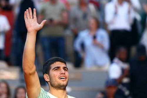 Alcaraz nối gót Djokovic vào tứ kết Pháp mở rộng