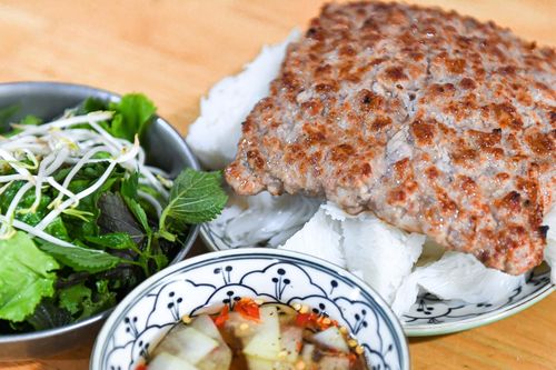 Bún chả một miếng thịt 50.000 đồng không ai chê đắt, ngày bán 400 suất ở Hà Nội