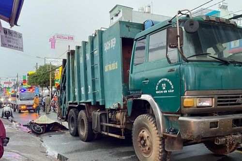 Người đàn ông tử vong sau va chạm với xe chở rác ở TP.HCM