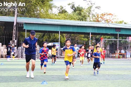Nhi đồng Tân Kỳ khổ luyện, sẵn sàng bảo vệ chức vô địch Giải bóng đá Thiếu niên - Nhi đồng Cúp Báo Nghệ An