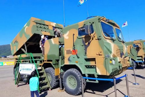 Ba Lan nhận hệ thống phóng tên lửa K239 Chunmoo đầu tiên vào tháng 8