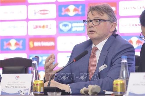 Huấn luyện viên Phillipe Troussier muốn trao cơ hội cho nhiều cầu thủ