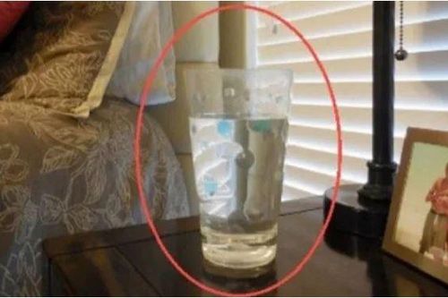 Bí mật đặt 1 cốc nước muối trong phòng ngủ: Mẹo nhỏ nhưng hiệu quả lớn, biết rồi ai cũng muốn làm ngay