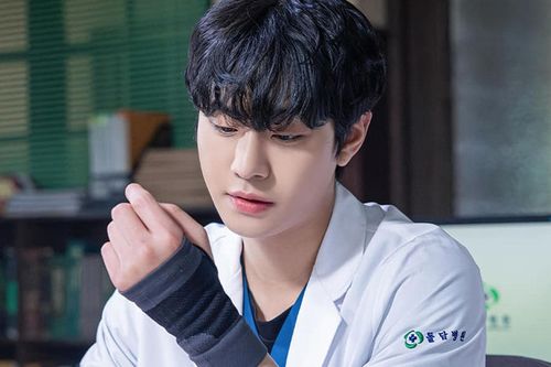 Khán giả đồng loạt đòi bỏ xem Người Thầy Y Đức 3 vì biến Ahn Hyo Seop thành kẻ phản diện