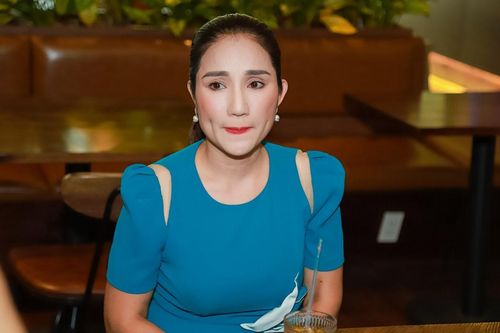 Bị mỉa mai chuyện thuê mẹ bầu đi quảng cáo, NSƯT Cát Tường phản pháo cực gắt