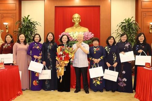 Tổng Bí thư Nguyễn Phú Trọng: Nữ ĐBQH phải là những tấm gương truyền cảm hứng cho phụ nữ và thế hệ trẻ
