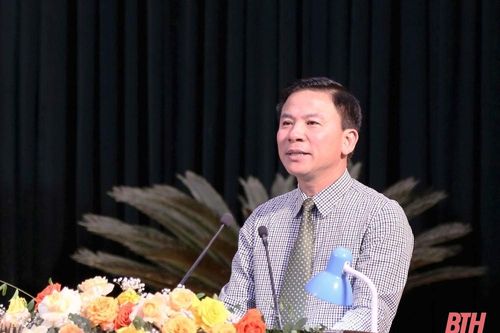 Gương mẫu đi đầu trong mọi hoạt động đời sống, xứng đáng là tấm gương để mọi người noi theo, góp phần xây dựng khu vực miền núi Thanh Hóa ngày càng giàu đẹp (*)