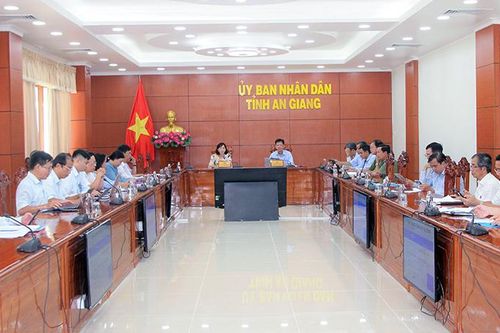 Thúc đẩy nâng cao chất lượng cung cấp và sử dụng dịch vụ công trực tuyến